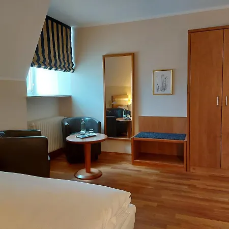 Kaiserhof Am Dom Řezno